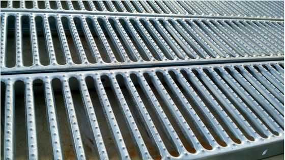 गुणवत्ता  Structural Scaffold Perforated Steel Planking Scaffolding System कारखाना